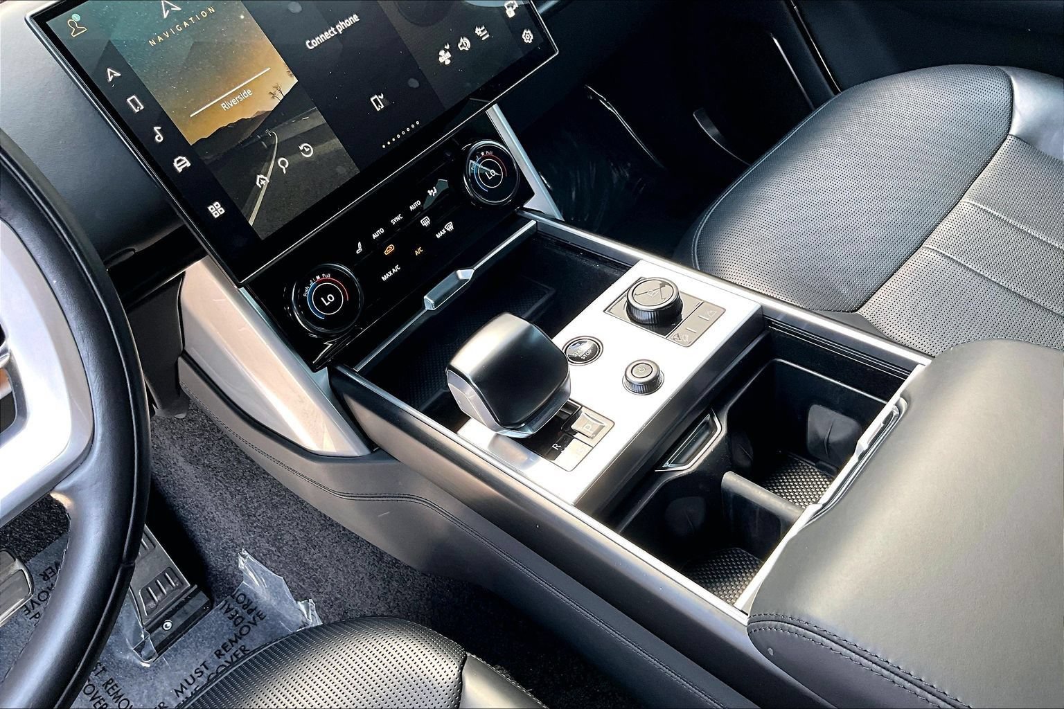 Certified 2023 Land Rover Range Rover SV AWD/4WD image 17