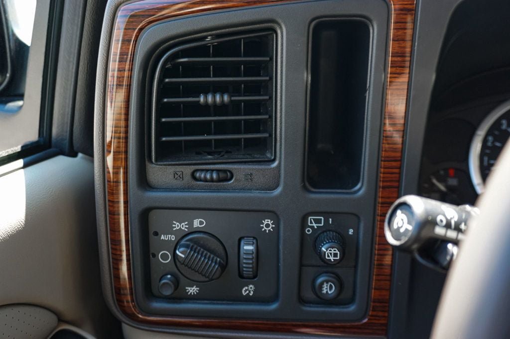 Used 2003 Cadillac Escalade AWD image 19