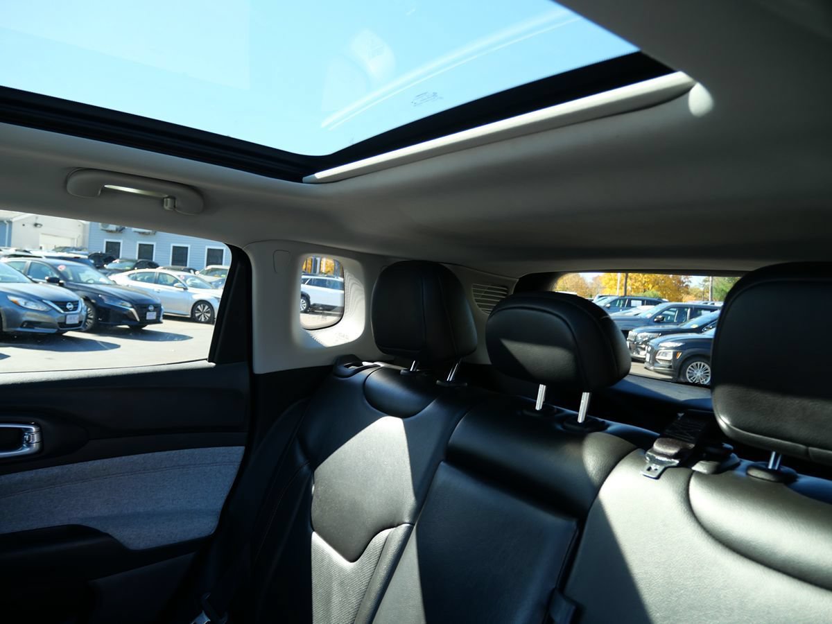 Used 2022 Jeep Compass Latitude w/ Sun and Sound Group AWD/4WD image 24