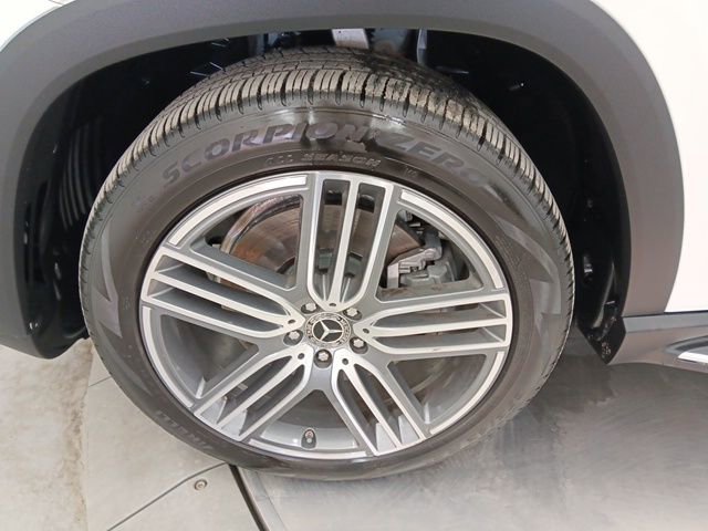 Used 2025 Mercedes-Benz GLS 450 4MATIC image 7