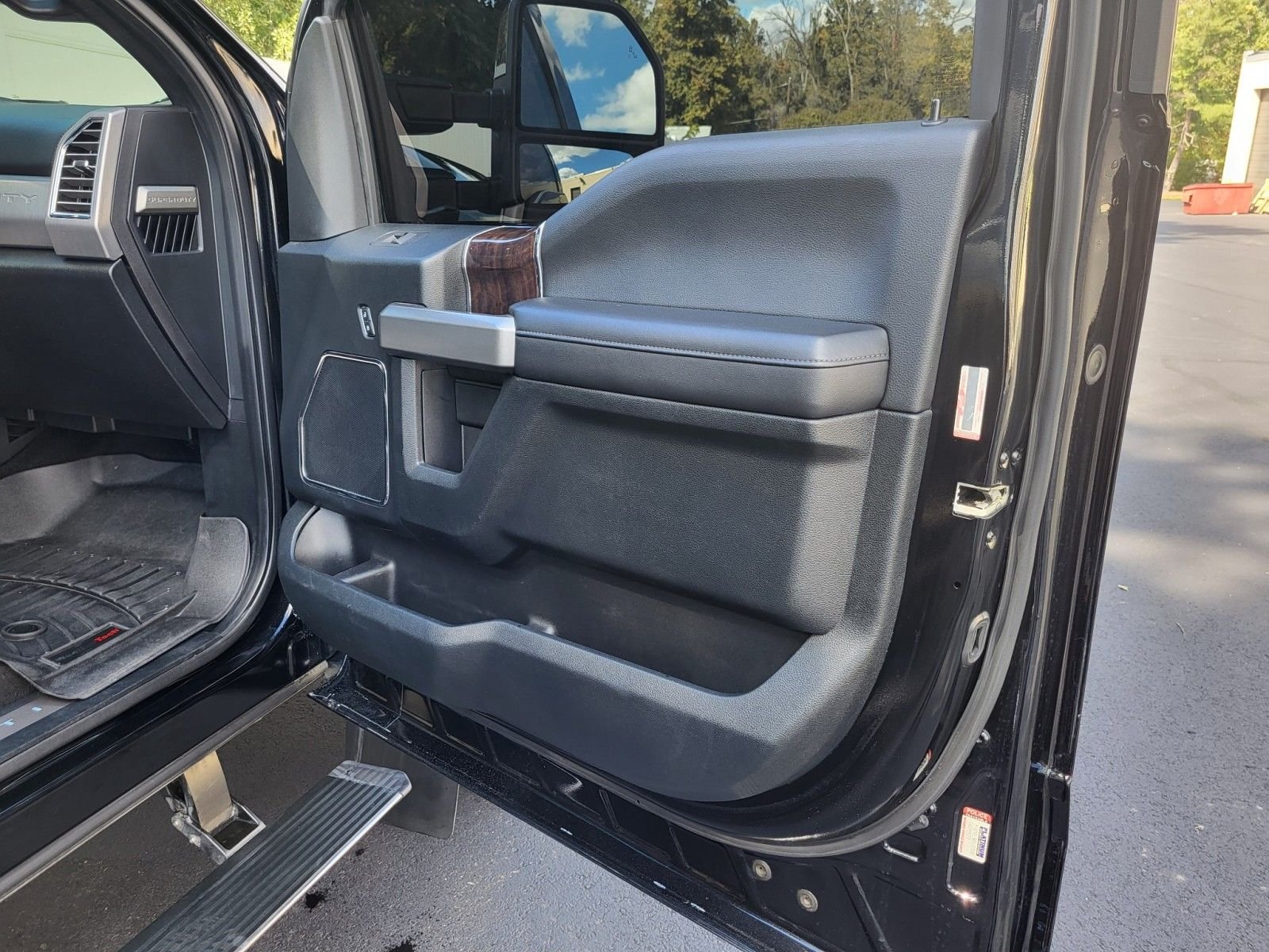 Used 2017 Ford F450 Platinum w/ Platinum Ultimate Package AWD/4WD image 17