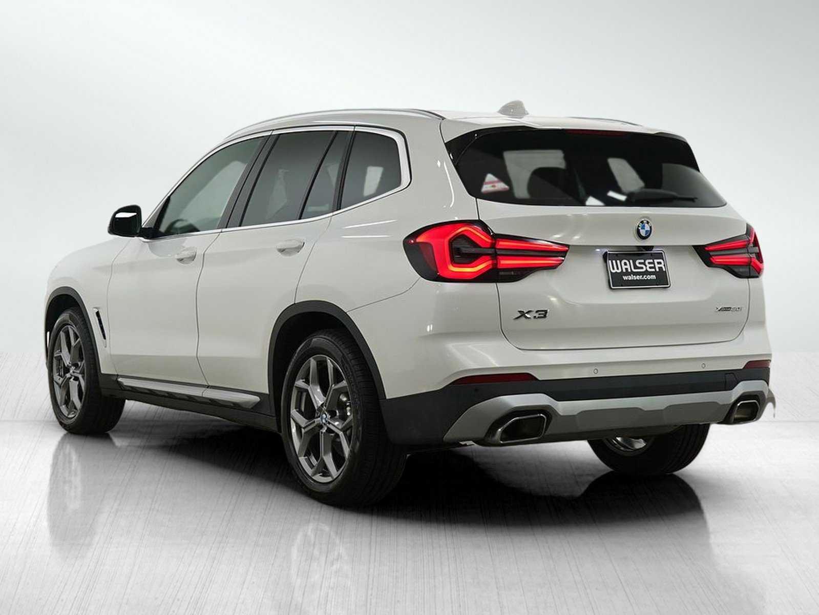Used 2024 BMW X3 xDrive30i image 3