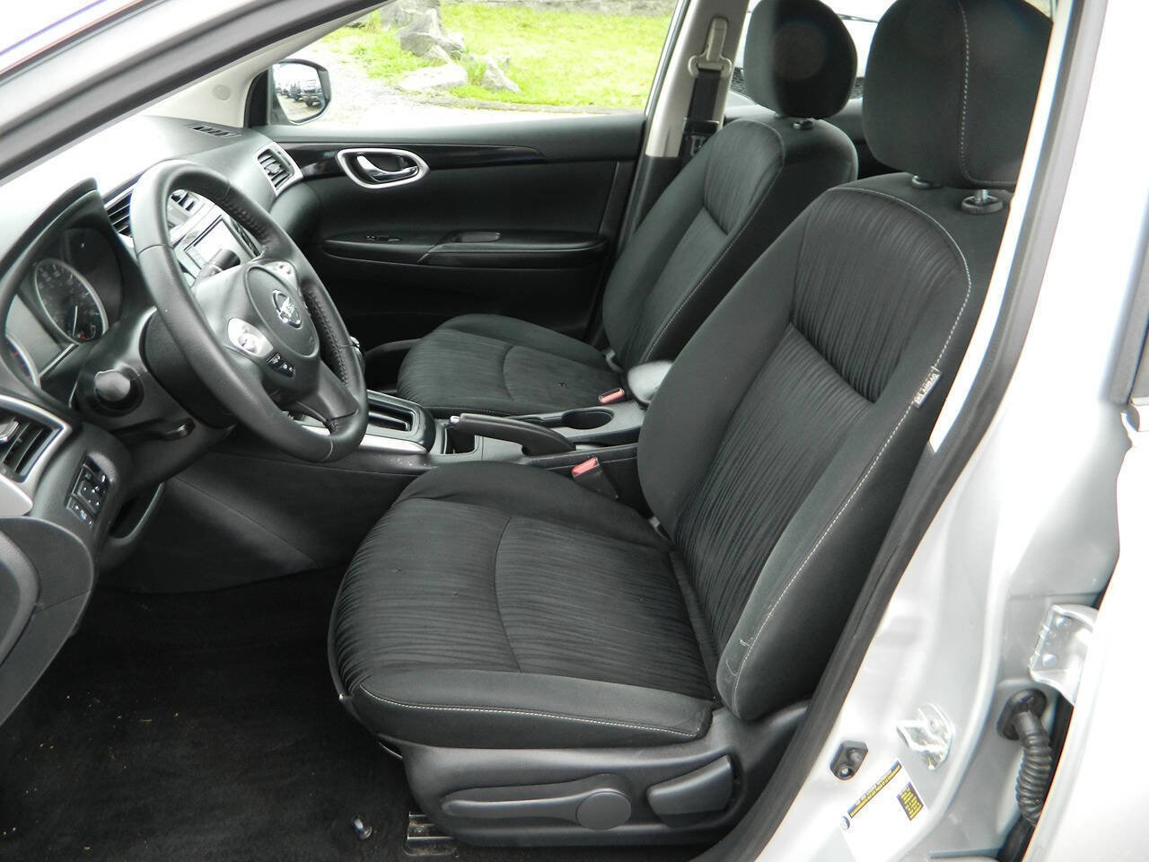 Used 2019 Nissan Sentra SV FWD image 12