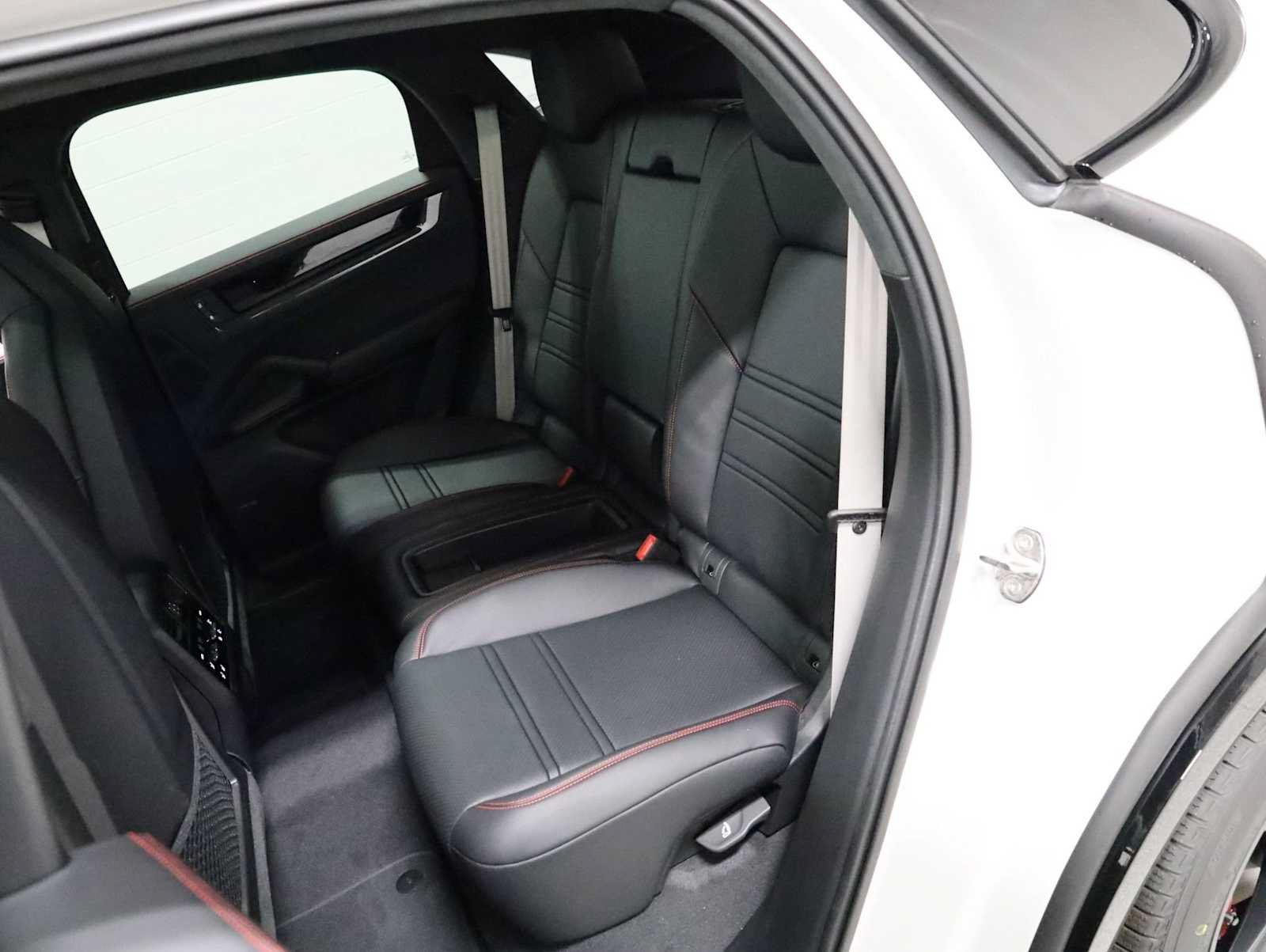 New 2026 Porsche Cayenne GTS AWD/4WD image 36
