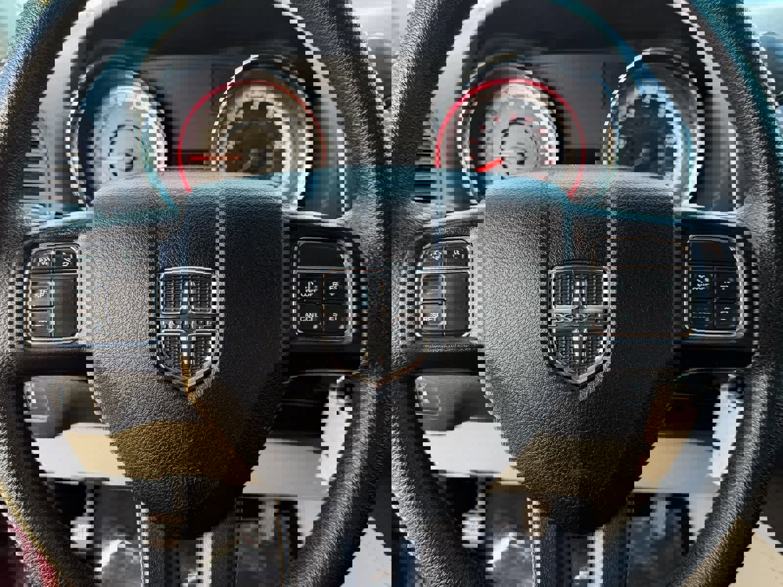 Used 2018 Dodge Grand Caravan SE w/ UConnect Hands-Free Group image 26