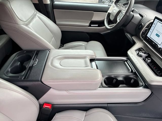 Used 2025 Ford Expedition Active AWD/4WD image 53