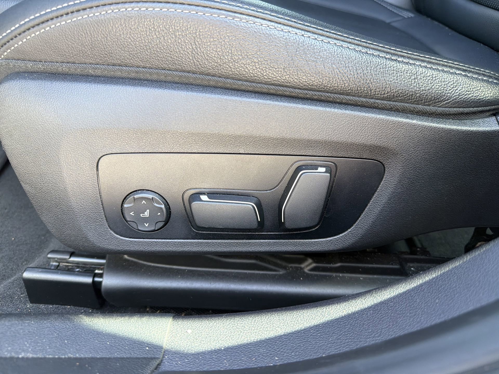 Certified 2024 BMW 330i Sedan RWD image 22