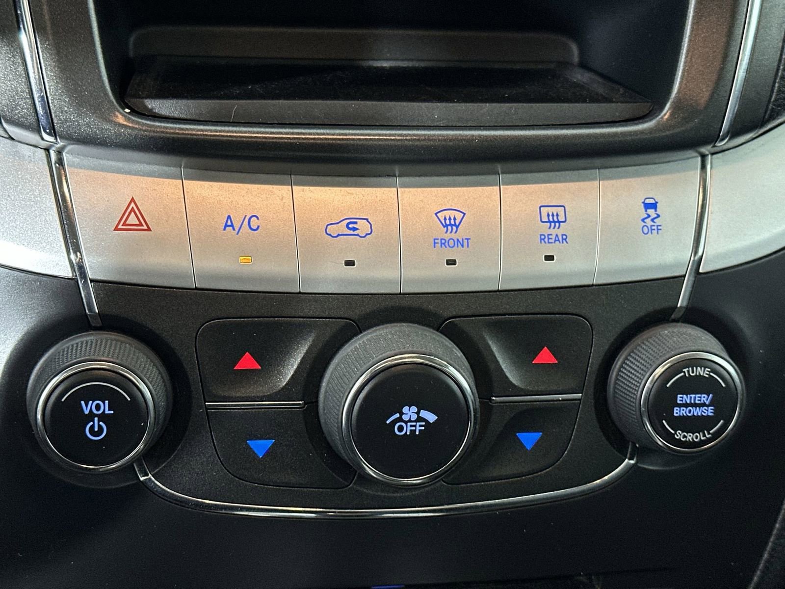 Used 2017 Dodge Journey SE image 18