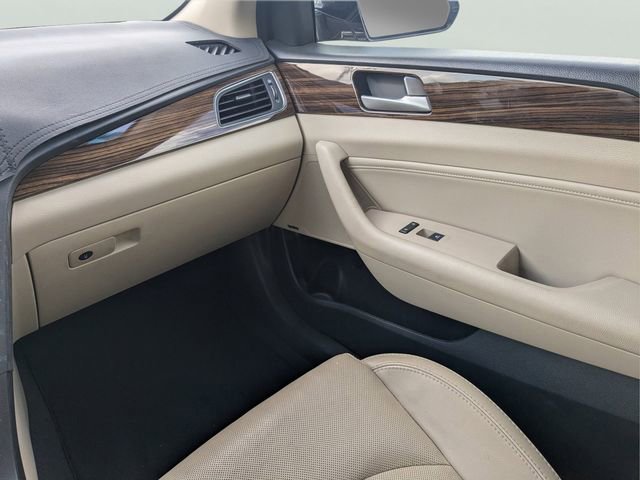 Used 2016 Hyundai Sonata Limited w/ Option Group 05 FWD image 17