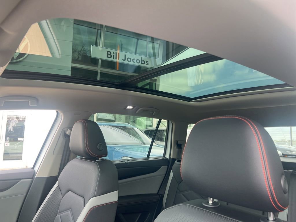 Used 2025 Volkswagen Atlas Peak Edition SE image 15