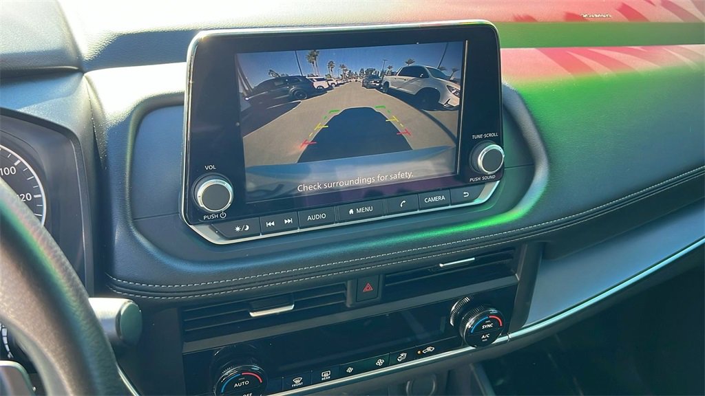 Used 2024 Nissan Rogue SV image 15