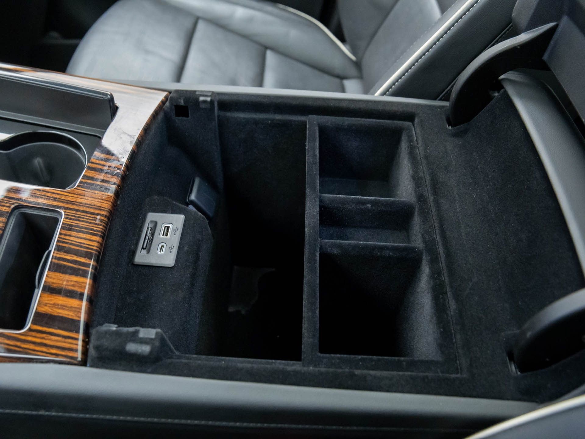 Certified 2023 Cadillac Escalade ESV Premium Luxury image 33