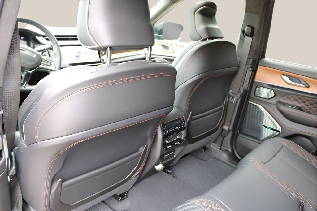 New 2026 Jeep Grand Cherokee Summit AWD/4WD image 15