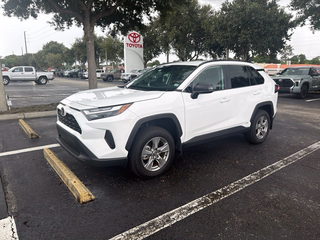 Used 2025 Toyota RAV4 LE AWD/4WD image 4