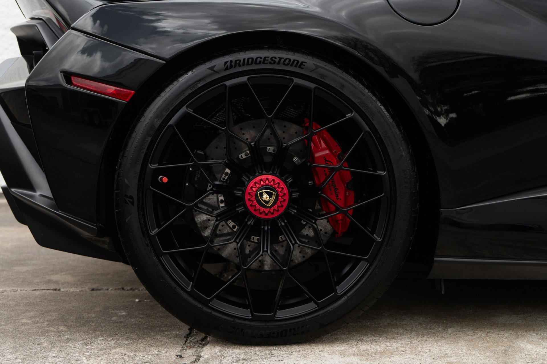 Used 2022 Lamborghini Huracan STO image 28