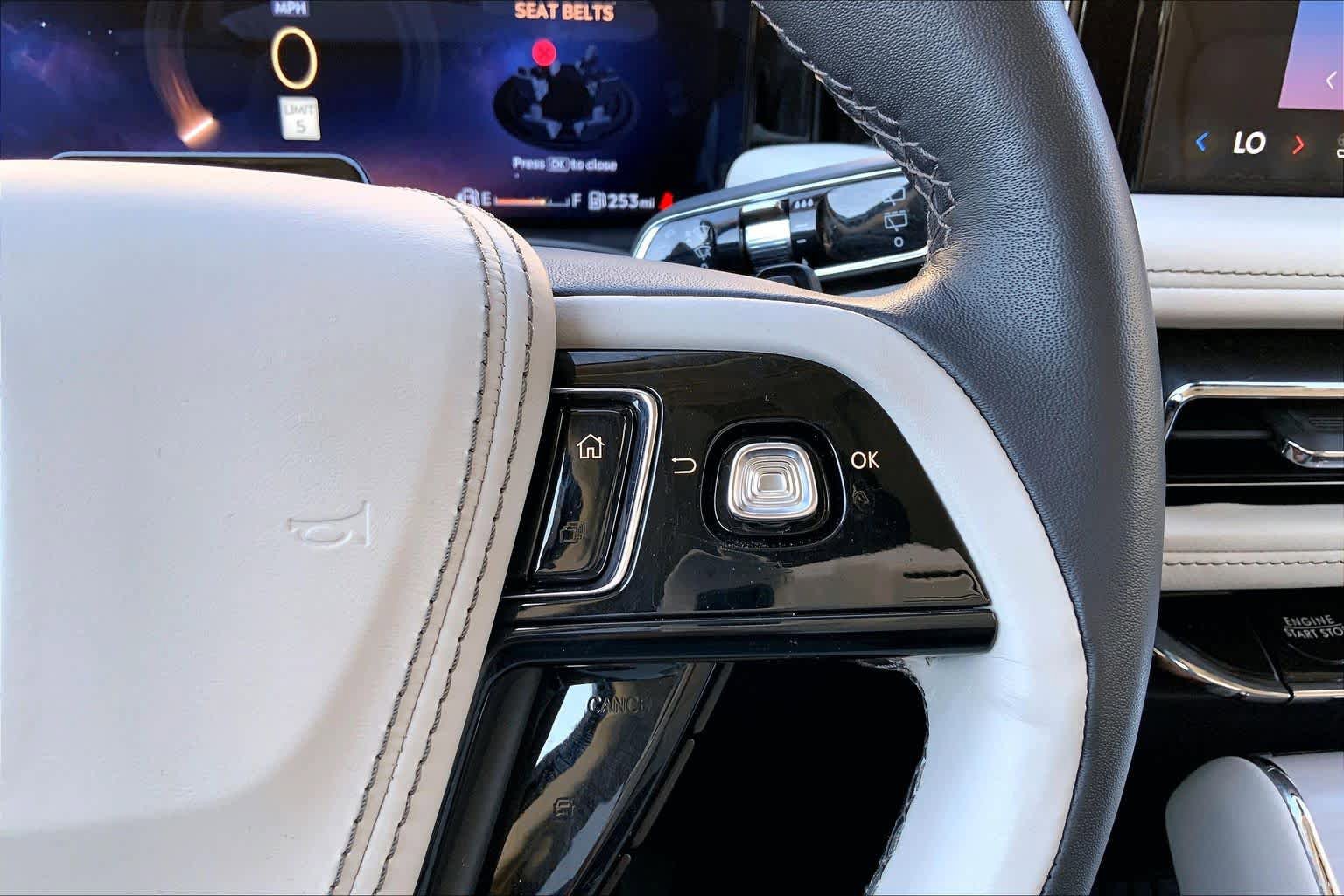 Certified 2025 Lincoln Aviator Reserve w/ Luxury Package RWD image 25