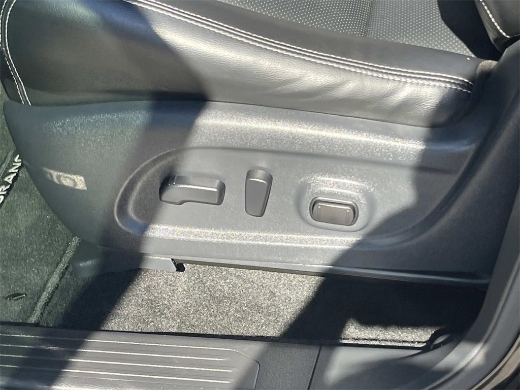 Used 2024 Nissan Murano SL image 11