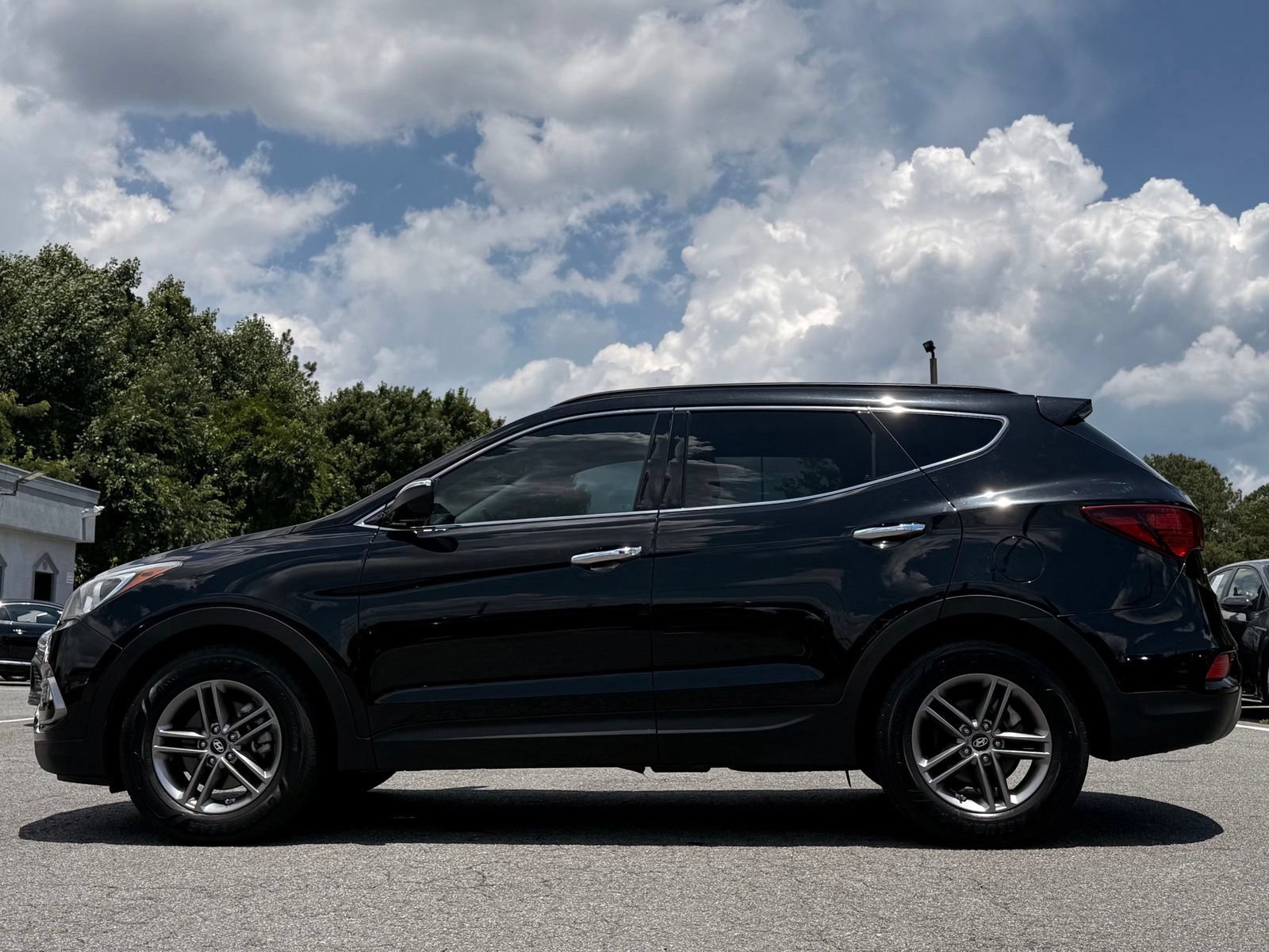 Used 2017 Hyundai Santa Fe Sport FWD image 2
