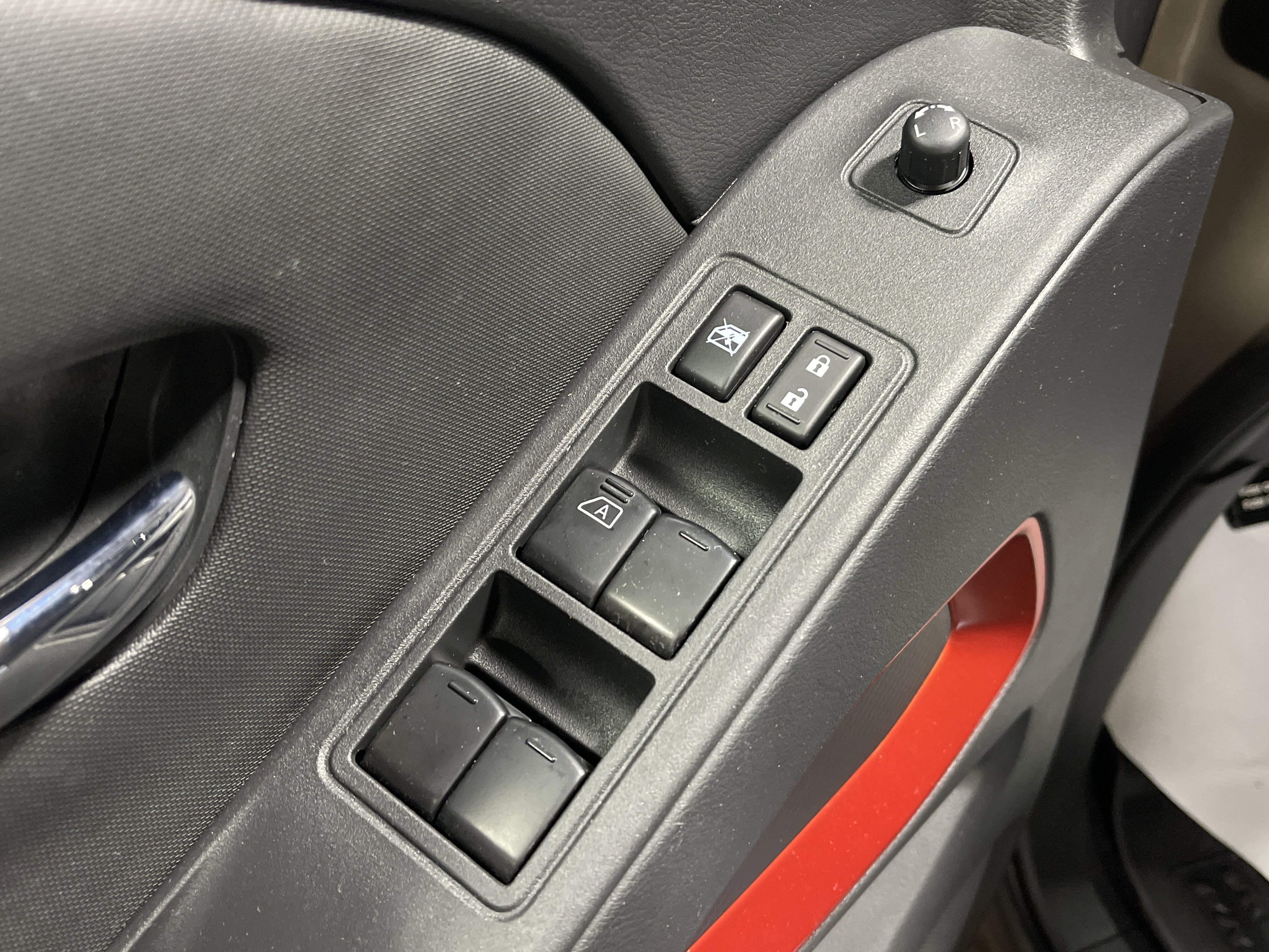 Used 2023 Nissan Frontier PRO-4X w/ Pro Convenience Package image 11