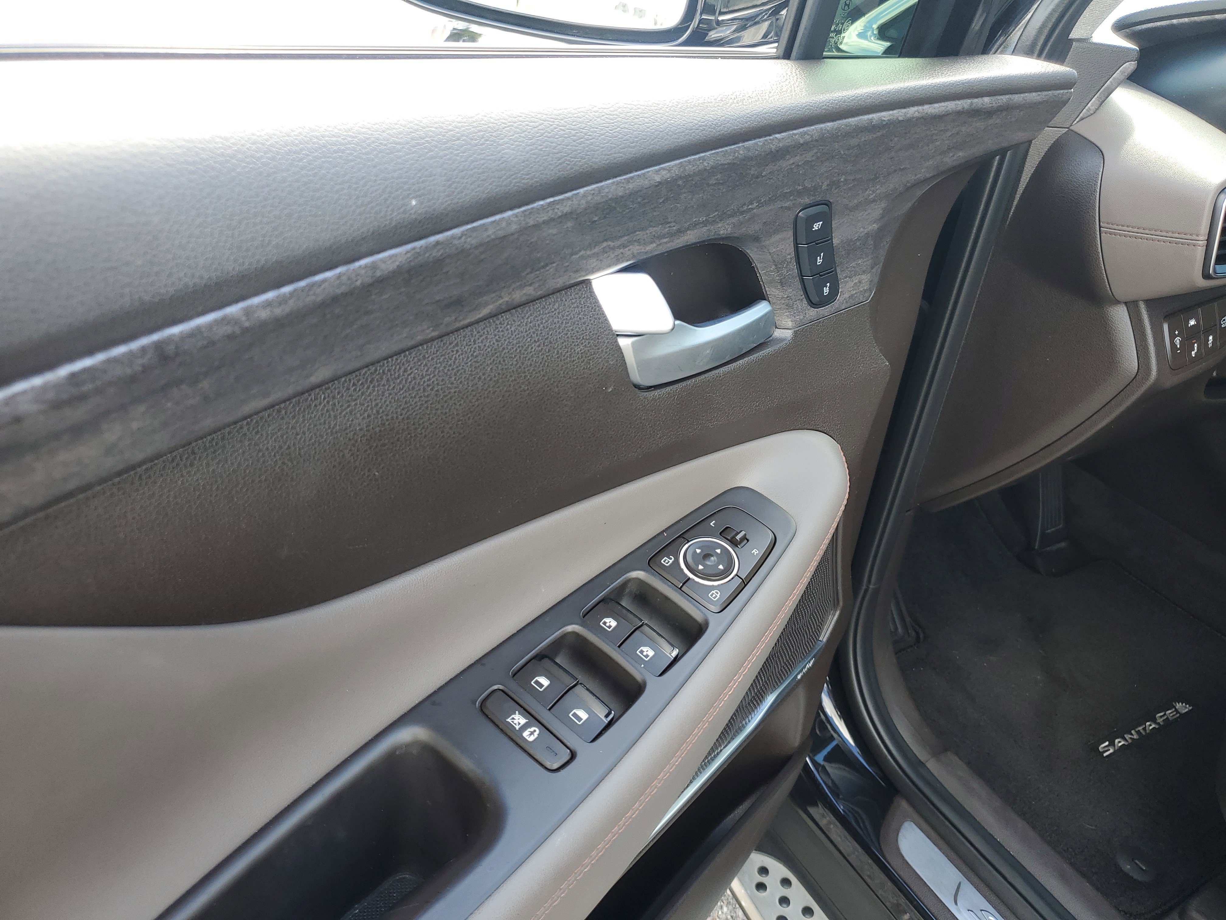 Used 2019 Hyundai Santa Fe FWD image 17