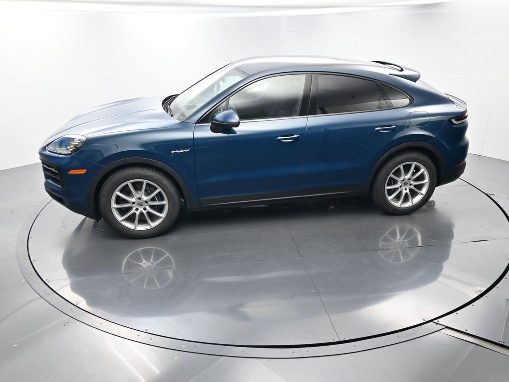 Used 2025 Porsche Cayenne image 37