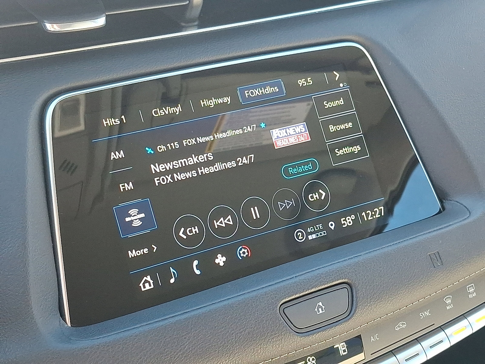 Certified 2021 Cadillac XT4 Premium Luxury w/ Cold Weather Package image 20