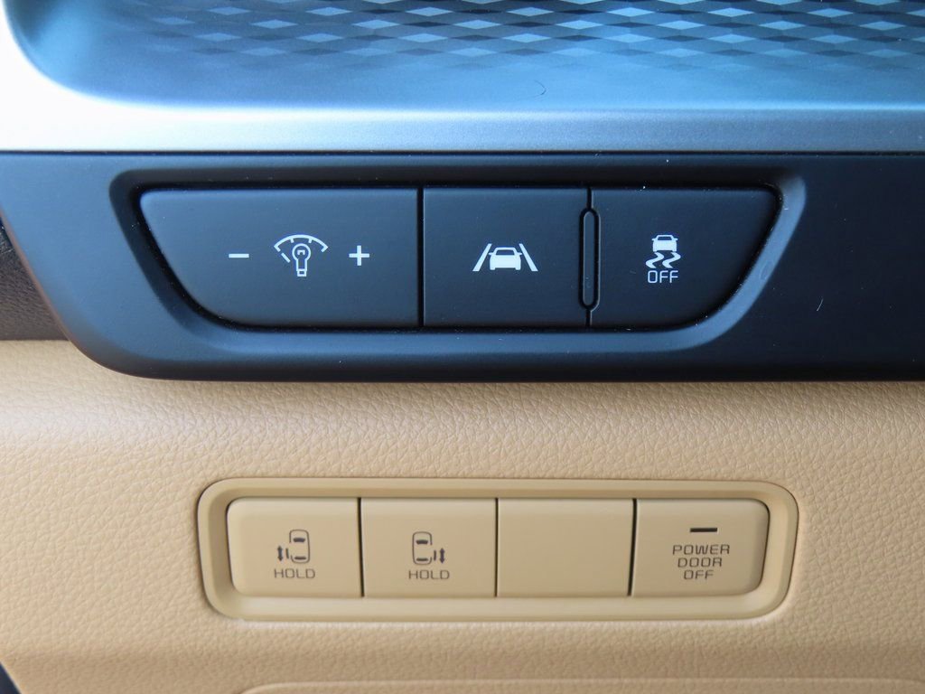 Used 2024 Kia Carnival LX FWD image 12