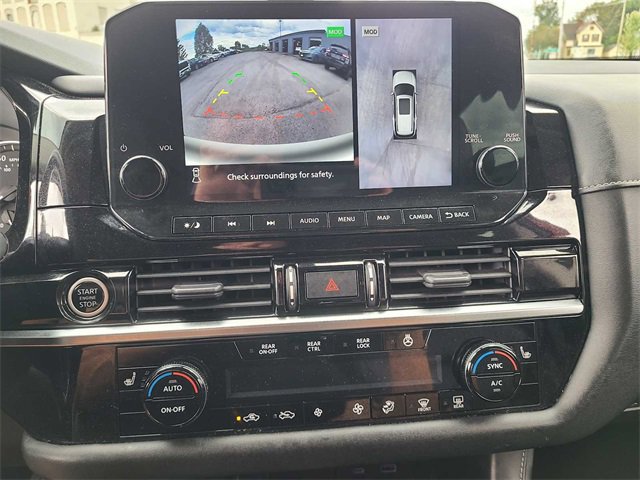 Used 2022 Nissan Pathfinder SL w/ SL Black Package image 29