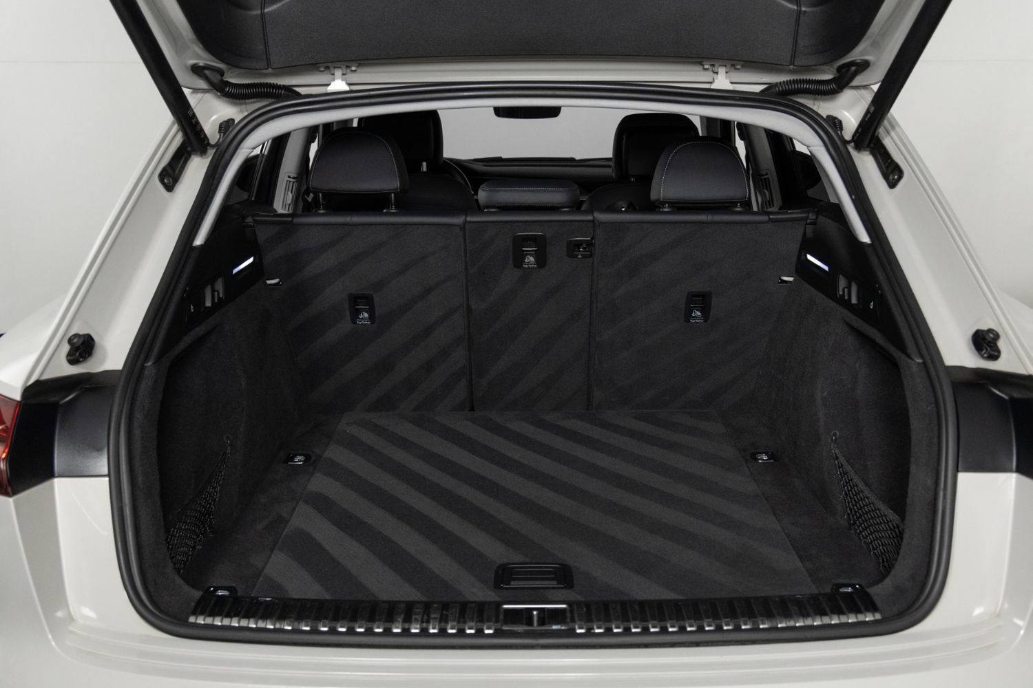 Used 2021 Audi e-tron Premium w/ Convenience Plus Package image 18