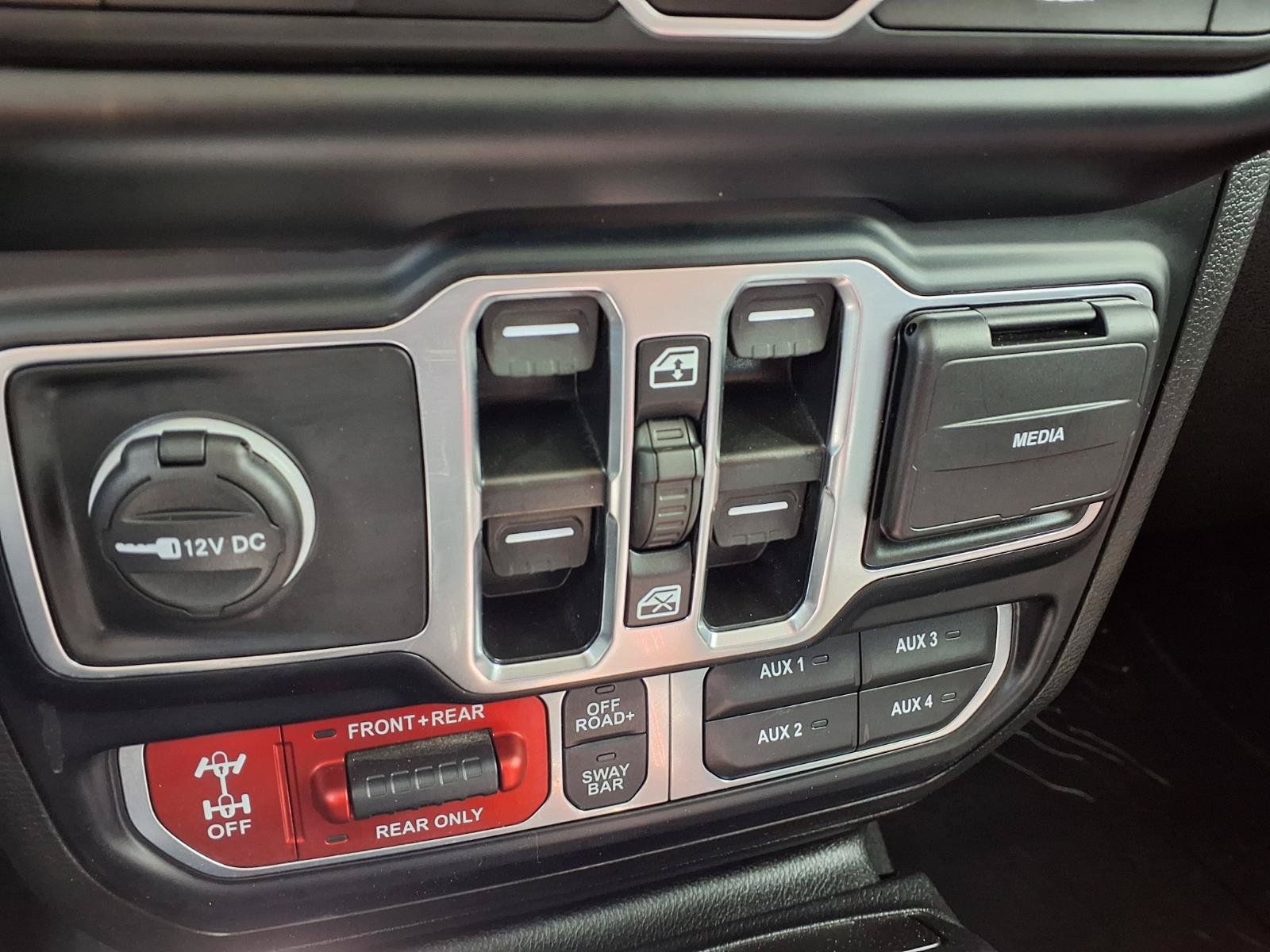 Used 2023 Jeep Gladiator Rubicon w/ LED Lighting Group AWD/4WD image 10