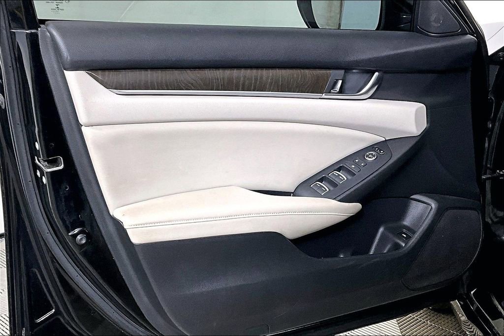 Used 2018 Honda Accord EX image 22