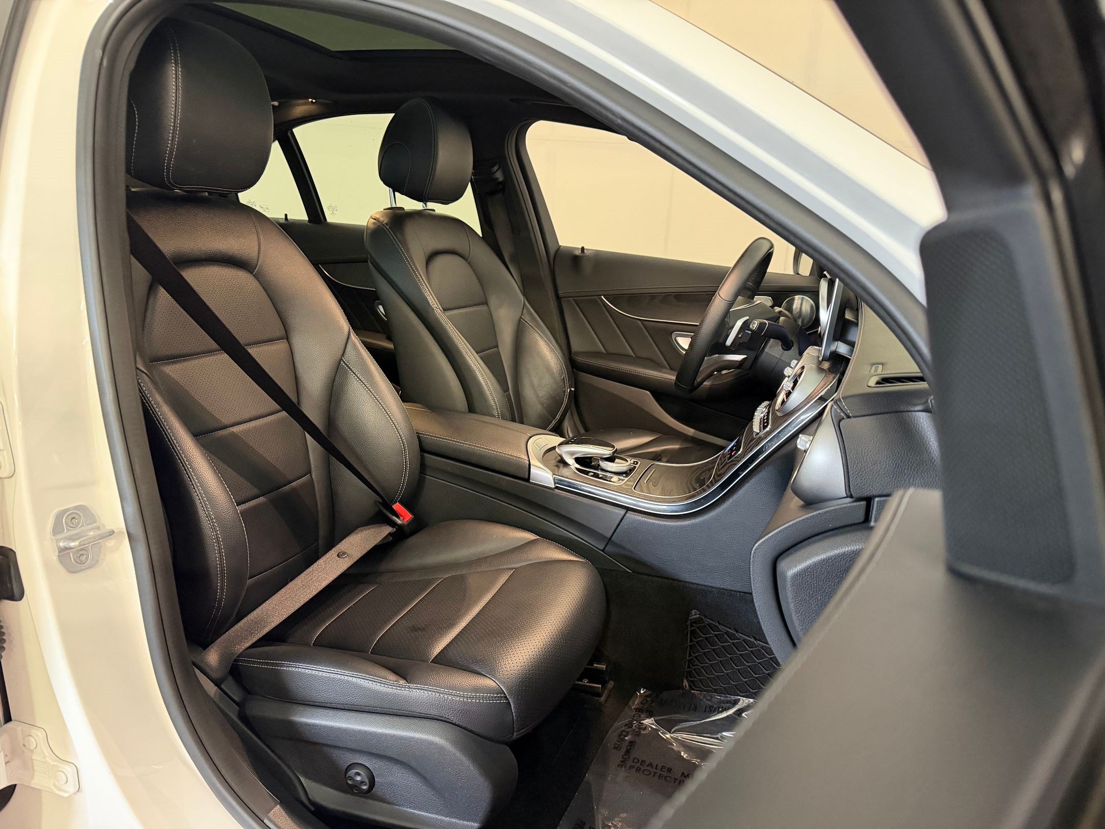 Used 2015 Mercedes-Benz C 400 4MATIC image 32