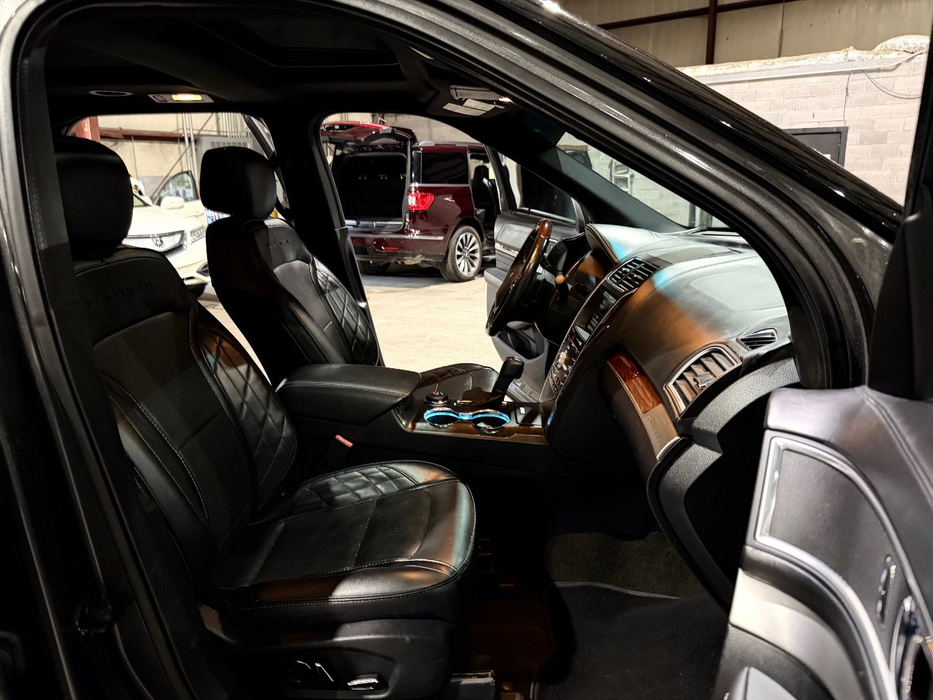 Used 2016 Ford Explorer Platinum AWD/4WD image 26
