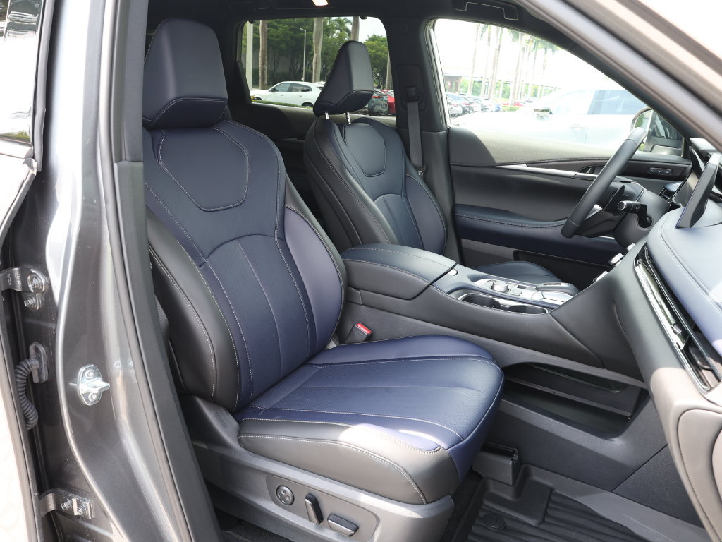 Certified 2026 INFINITI QX60 Sport w/ Dark Cargo Package AWD/4WD image 23