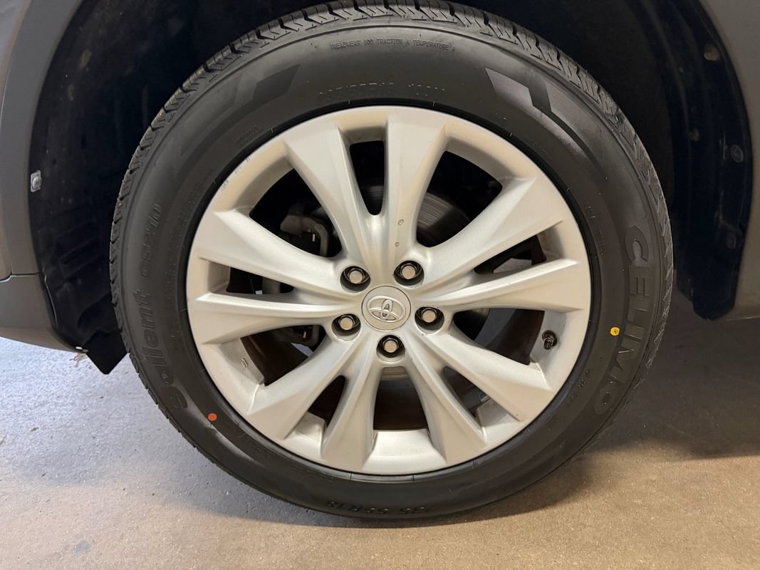 Used 2013 Toyota RAV4 Limited AWD/4WD image 32