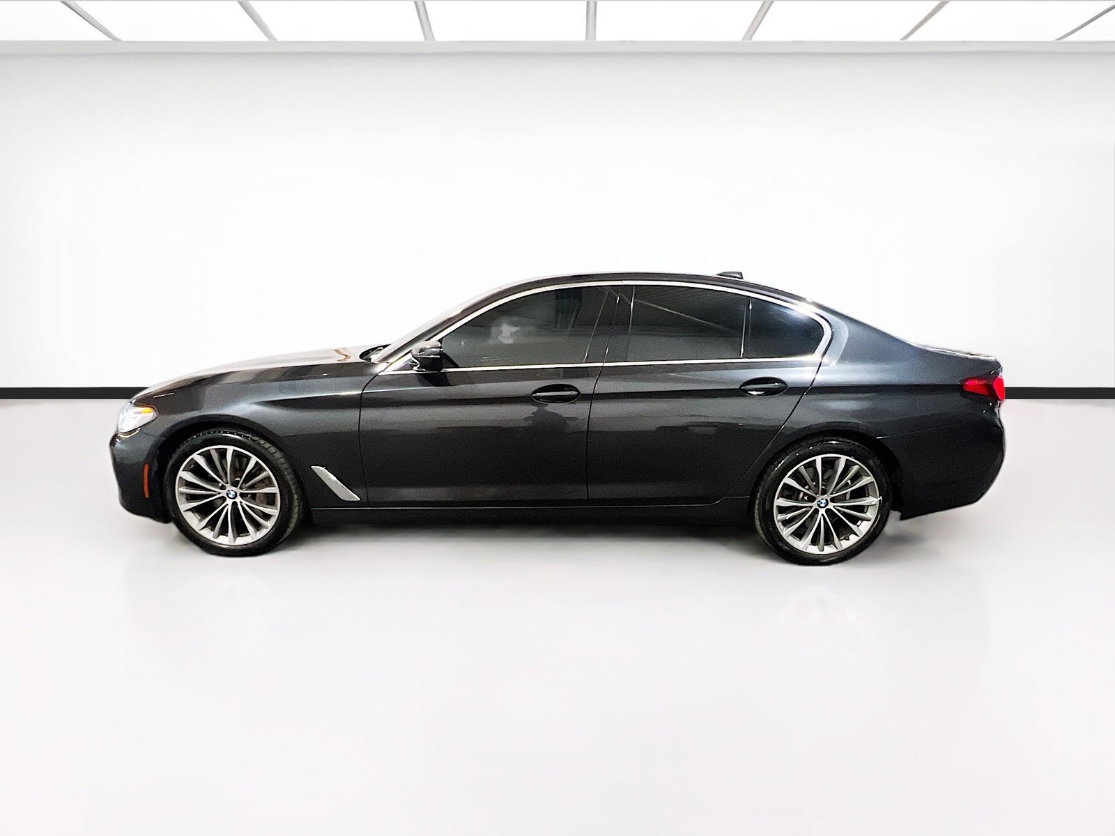 Used 2022 BMW 530i w/ Convenience Package RWD image 24