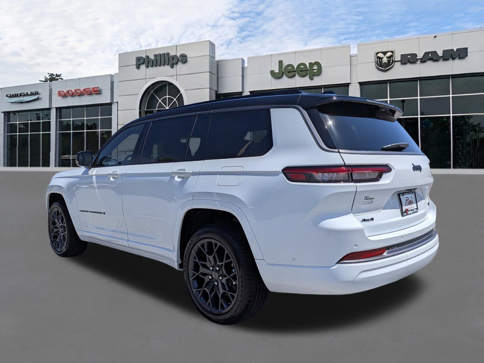 New 2026 Jeep Grand Cherokee L Summit AWD/4WD image 5