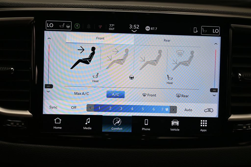 Used 2025 Chrysler Pacifica Select FWD image 6
