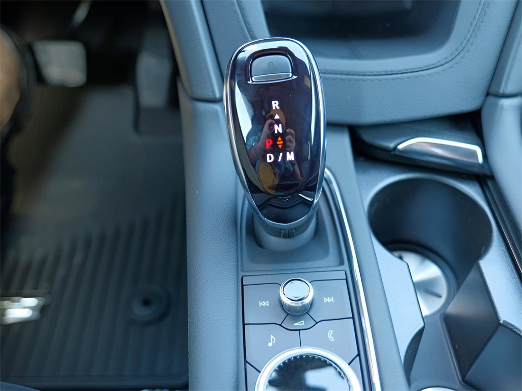 New 2025 Cadillac XT6 Luxury image 17