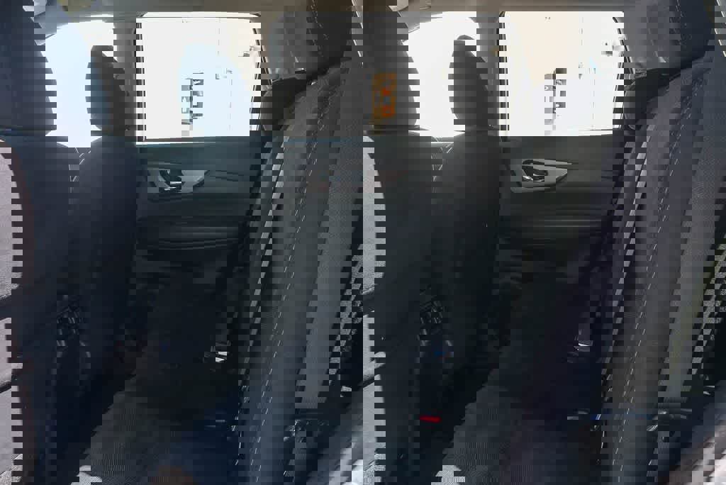 Used 2015 Nissan Rogue SV w/ SV Family Package FWD image 15