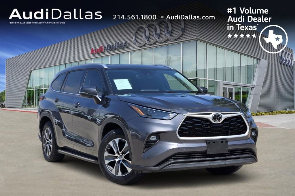 Used 2022 Toyota Highlander XLE