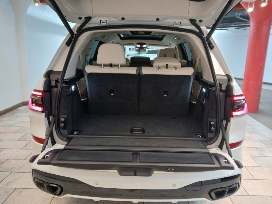 Used 2024 BMW X7 M60i w/ Executive Package image 7