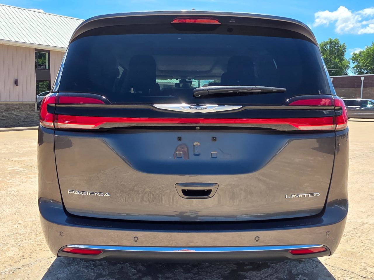 Used 2023 Chrysler Pacifica Limited FWD image 20