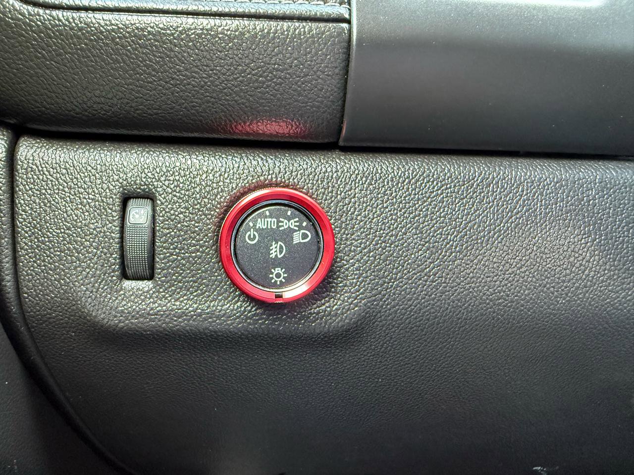 Used 2015 GMC Canyon SLT w/ Driver Alert Package RWD image 25