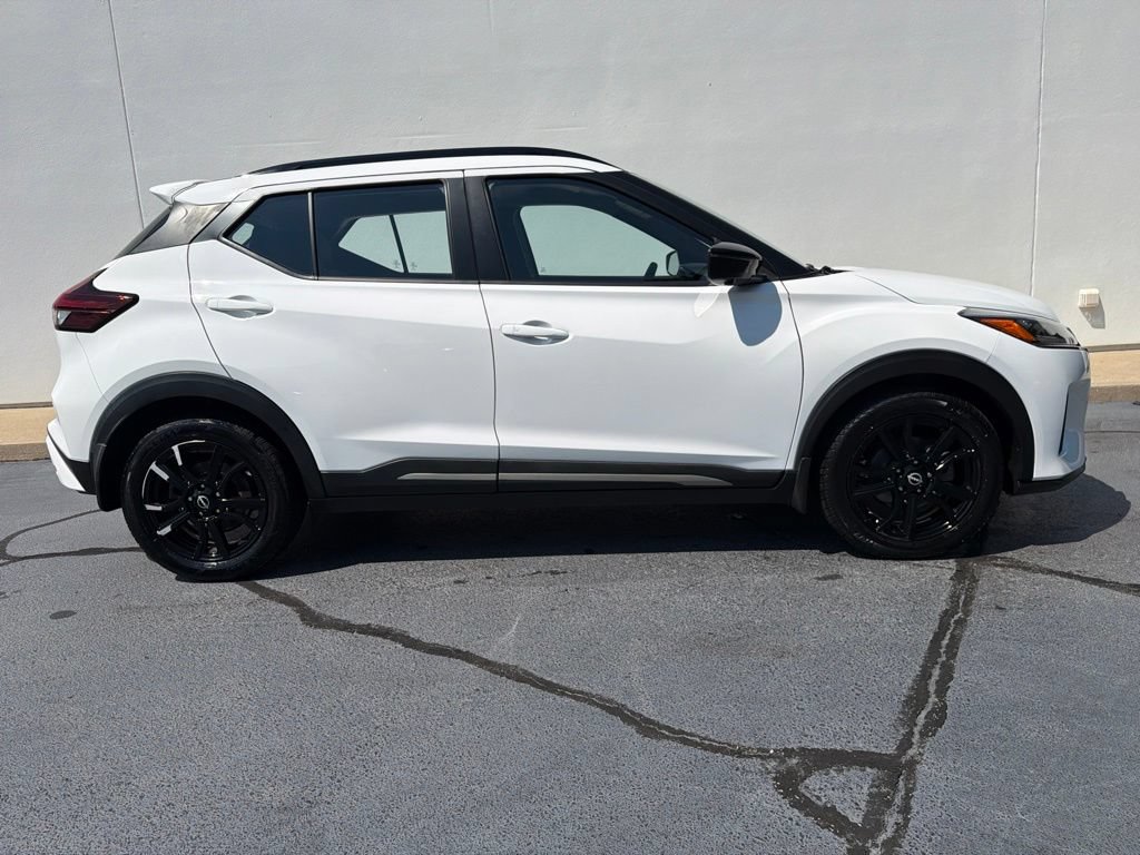 Used 2022 Nissan Kicks SR FWD image 9