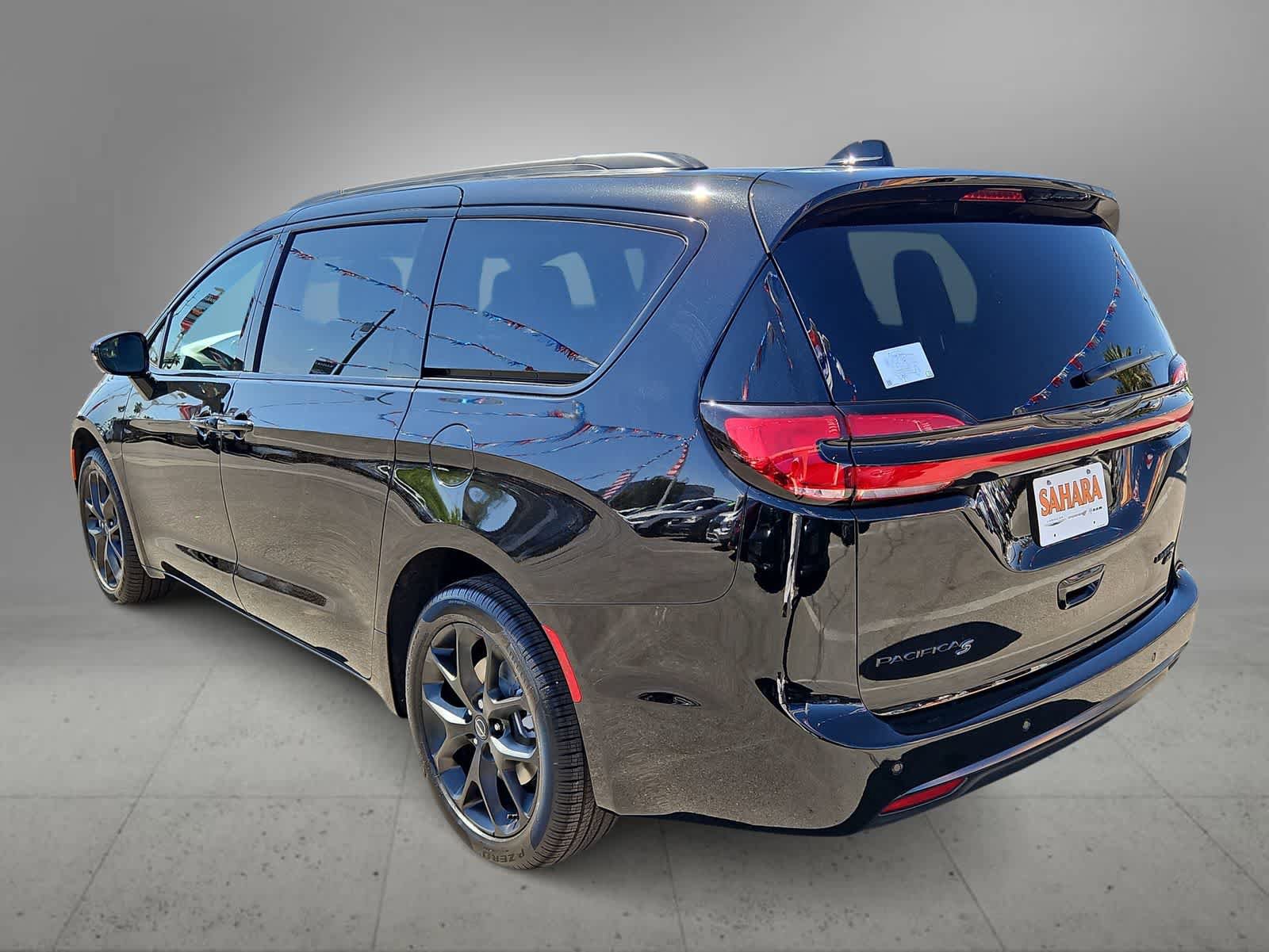 New 2026 Chrysler Pacifica Limited AWD/4WD image 6