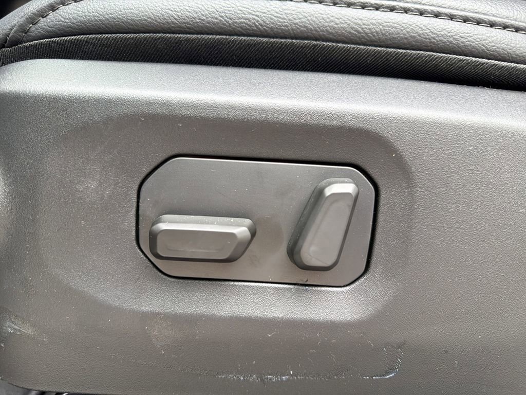 New 2026 Jeep Gladiator Sahara image 13