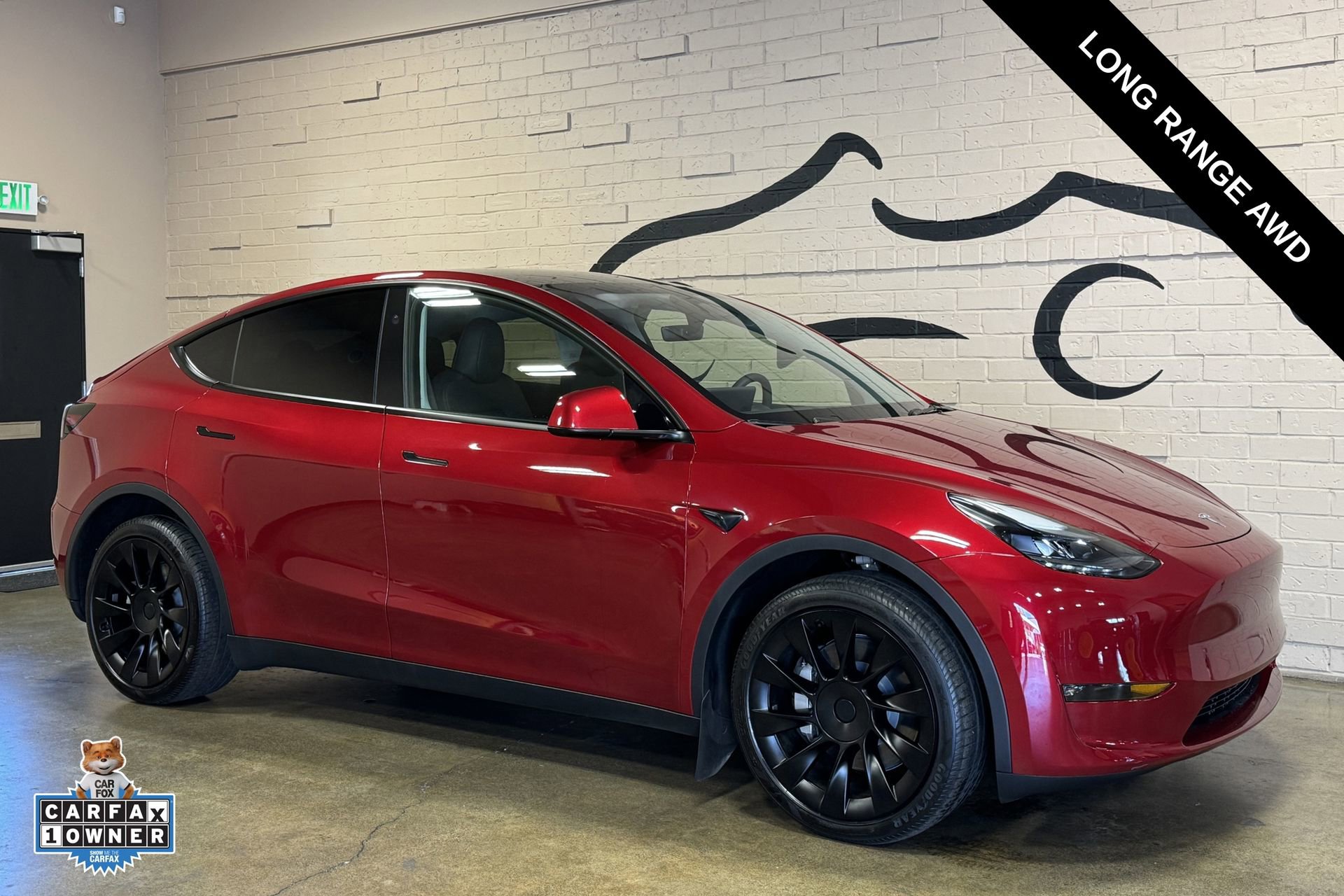 Used 2024 Tesla Model Y Long Range AWD/4WD image 1