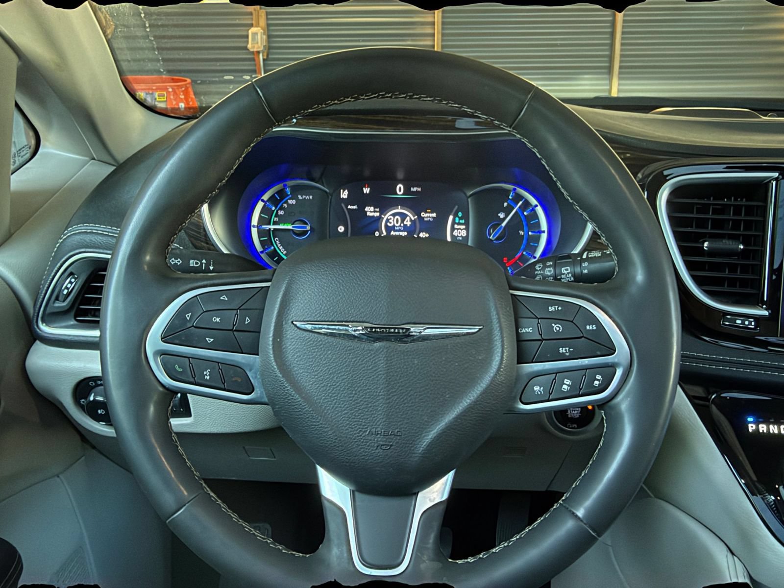 Used 2023 Chrysler Pacifica Limited FWD image 28