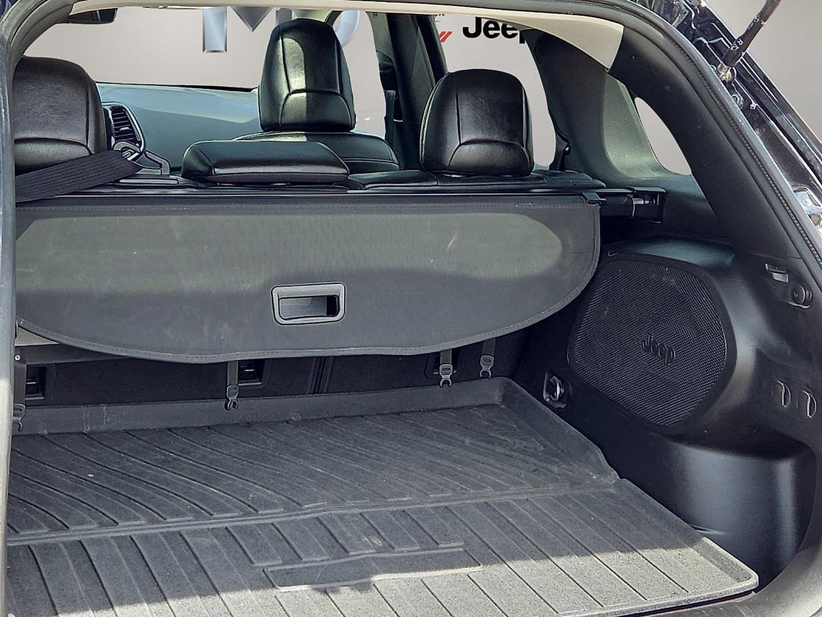 Used 2022 Jeep Cherokee Limited AWD/4WD image 8